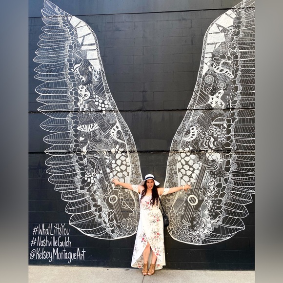 Meet your Posher, Sara - Picture 1 of 4